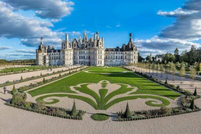 Incredible Loire castles tour with lunch and a vineyard visit - Pickup, Drive Time, and the 7:00am Reality Check