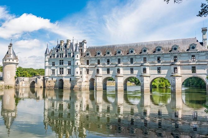 Incredible Loire castles tour with lunch and a vineyard visit - Audio Guides and Self-Paced Touring Inside the Chateaux