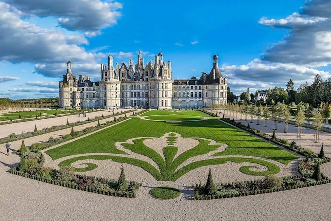 Incredible Loire castles tour with lunch and a vineyard visit - Pickup, Drive Time, and the 7:00am Reality Check