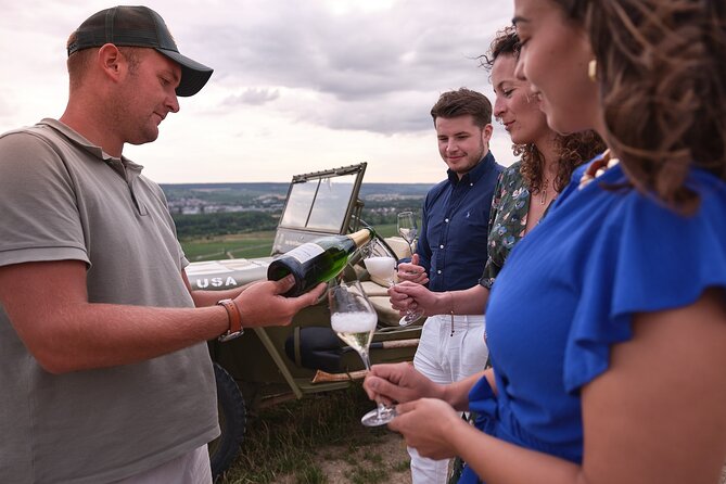 Jeep tour in the Champagne Vineyard with tasting - Mareuil-sur-Ay: viewpoint tasting with a bottle