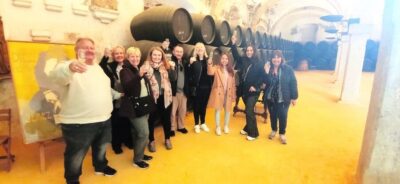 Jerez: Guided Winery Tour with Wine Tasting - Plaza Silos 3: how the 80 minutes is paced