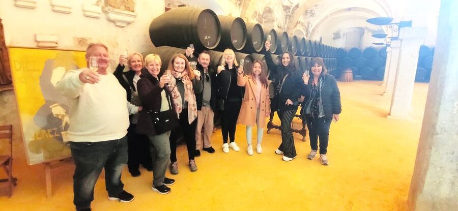 Jerez: Guided Winery Tour with Wine Tasting - Plaza Silos 3: how the 80 minutes is paced