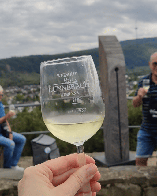 Koblenz: The Living Vineyard, Nature & Wine Enjoyment - Weingut Lunnebach: the Secco welcome and the Riesling mindset