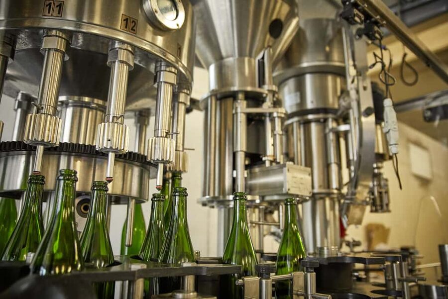 Kröv/Gut Hermes: Wine tour & tasting through vineyard, winery & champagne factory - The cellar visit: barrels and stainless steel side by side