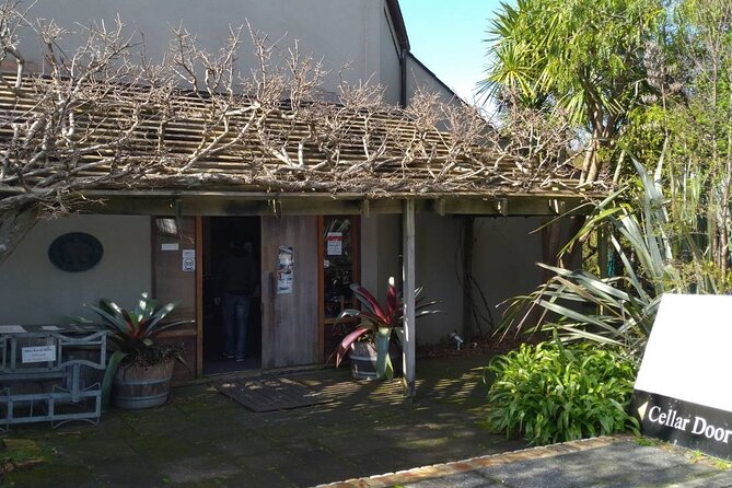 Kumeu Winery Boutique Tour with Gourmet Lunch from Auckland - Muriwai Beach timing: sea views with a wildlife caveat