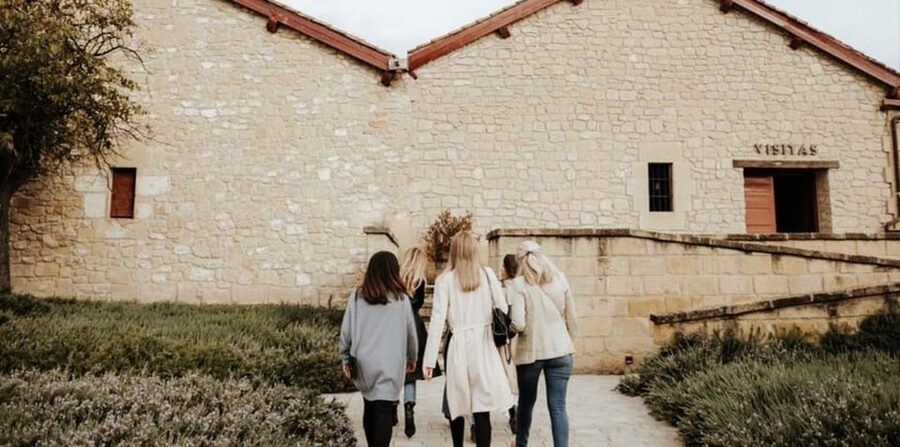 La Rioja: Guided visit to CVNE Winery and wine tasting - Pairing wine with Los Cameros cheese and an included appetizer