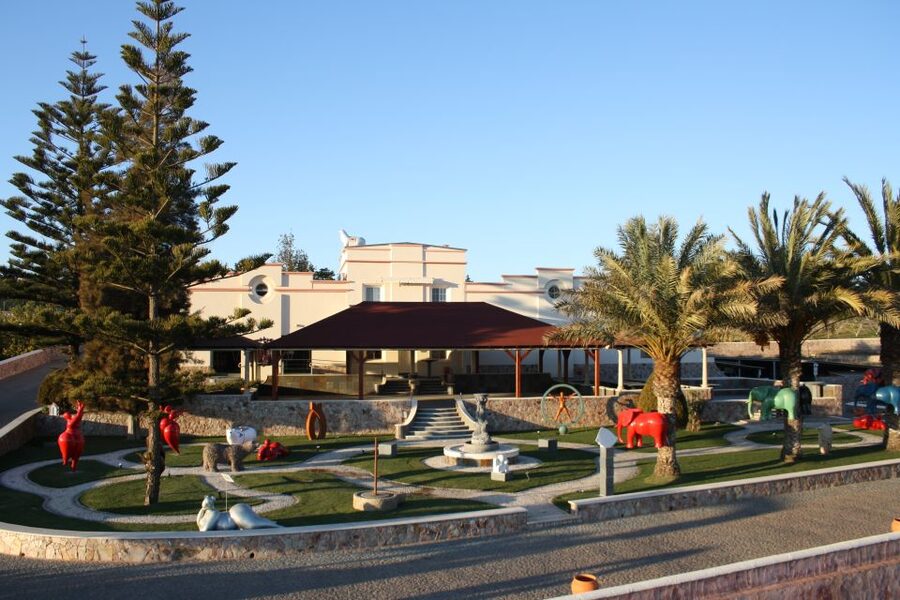Lagoa: Guided Winery Tour and Local Wine Tasting - Quinta dos Vales in Algarve: art and wine aren’t just a slogan