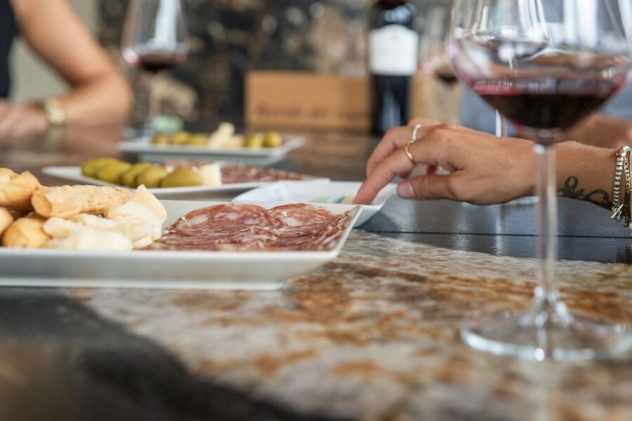Lazise: Vineyard Tour and Organic Wine Tasting - Getting there: free parking at the winery, small-group comfort