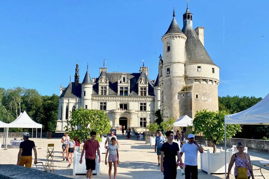 Loire Valley Royal Castles Small Group Day Trip from Paris - Château de Chenonceau: The Ladies’ Castle and Its River-Arch Magic