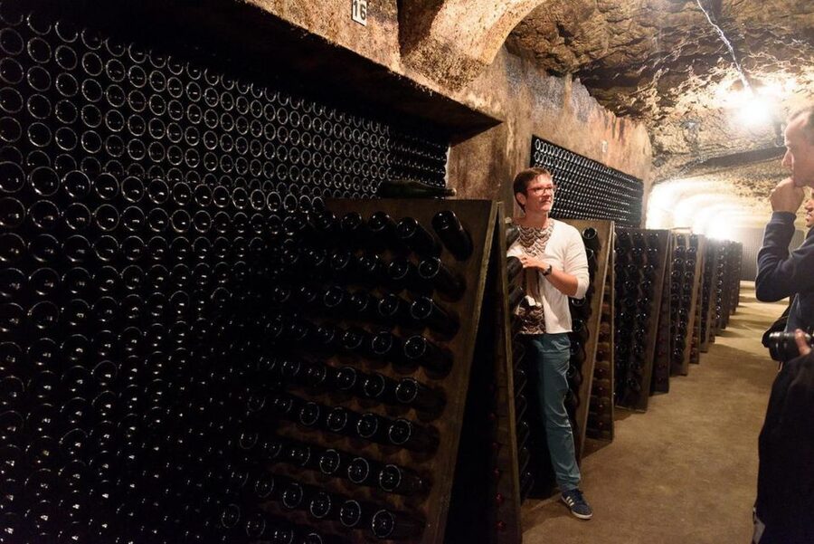 Loire Valley: Vouvray Vineyard Tour and Wine Tasting - Vouvray sparkling wine: the traditional method in action