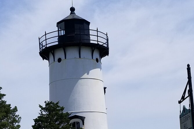 Martha Vineyard Bus Tour - The Guide and the 1800s Screen: What Makes the Same Views Feel New