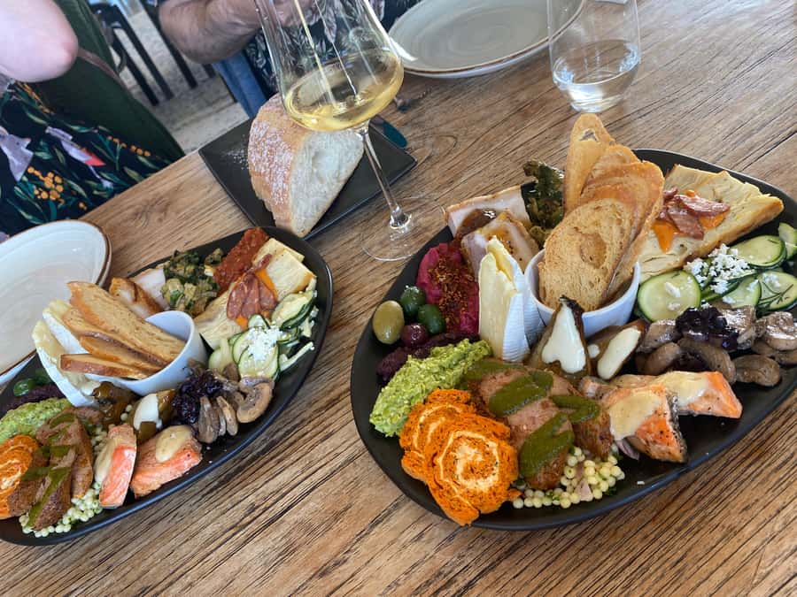 Martinborough Winery and South Wairarapa Wild Coast Tour - Martinborough: Poppies Winery Lunch and Cellar Door Tastings