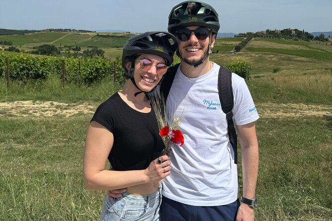 MONTALCINO Private E-Bike & Brunello Winery Experience - Roberto and Alesso: the guide factor that makes the difference