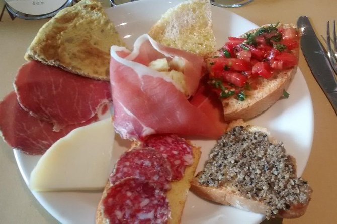 Montefalco: Winery and Oil Mill Tour in with Light Lunch - Key highlights to expect