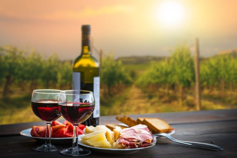 Montepulciano: Winery Tour, Tasting, and Vineyard Picnic - Rain, Timing, and Practical Tips (Yes, Tuscany Can Be Wet)