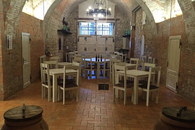 Montepulciano: Winery Tour & Tasting Experience - Down the stairs: walking the underground Etruscan winery