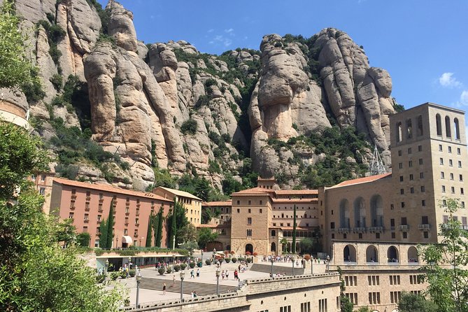 Montserrat & best winery private tour experience with a local expertise - The Cava Country Drive and a Winery Visit in Spain’s Sparkling-Wine Heart