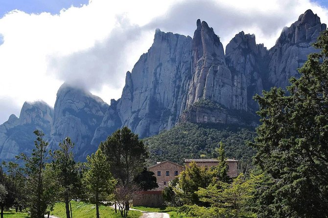 Montserrat,Vineyard, Wine Tasting Small Group Tour & Hotel Pickup - Funicular vs. feet: how to choose your climb to Sant Jeroni
