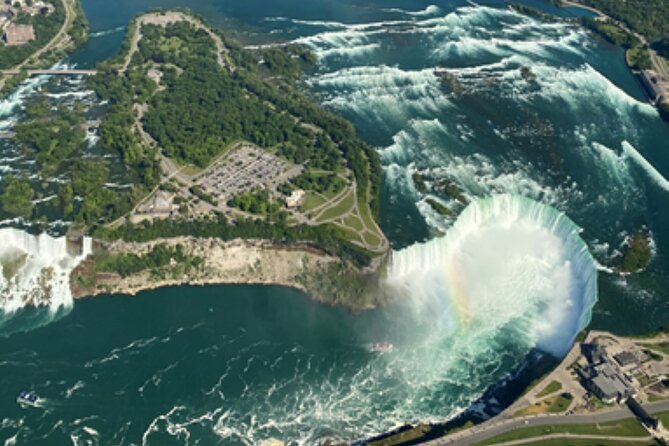 Niagara Falls Day Tour Includes Boat Cruise, Winery Stop & Lunch - Lunch Over Niagara Falls: Table Rock House vs Queen Victoria Place