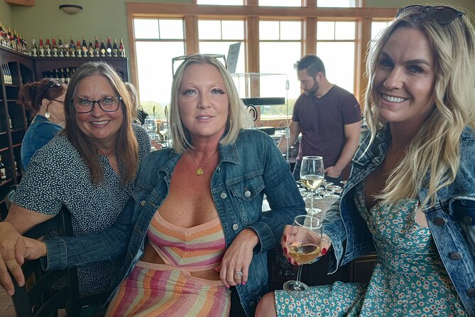 NON BUS Traverse Sunset Wine Tour 3 Winery Old Mission Peninsula - Non party bus comfort on Old Mission Peninsula
