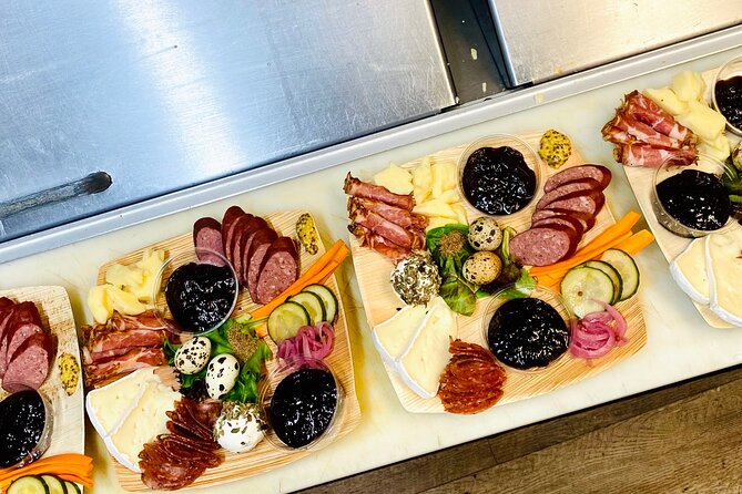 Okanagan Bee Tour and Lunch at Winery in Kelowna - Timing and Group Size: How This 2-Hour Experience Really Feels