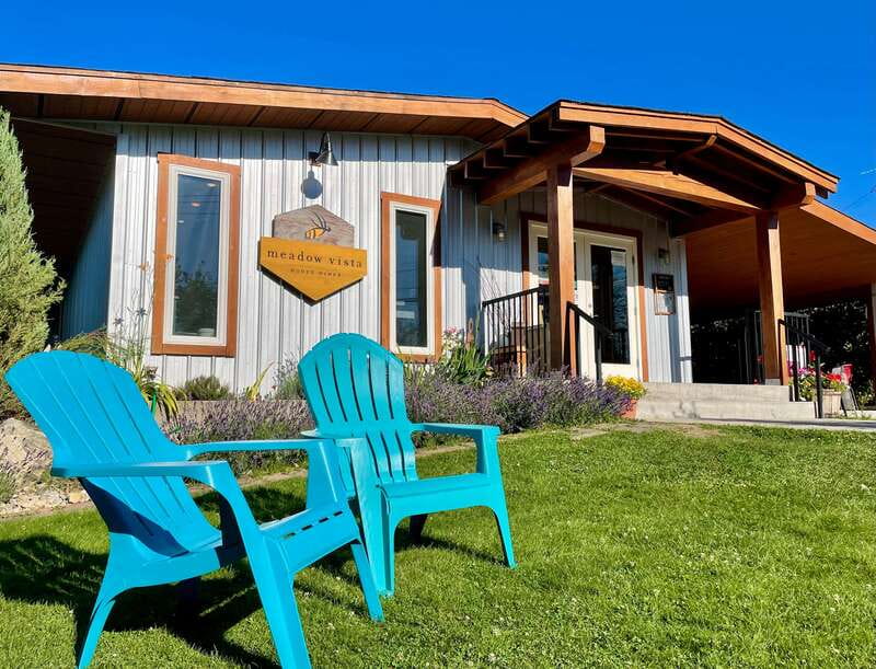 Okanagan Bee Tour, Wine Tasting and Lunch at Kelowna Winery - Lunch at the Farm-to-Table Bistro: local ingredients, real choices