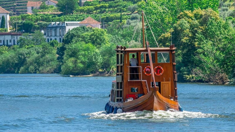 Pinhão: Rabelo Boat Cruise with a Port Tasting at a Winery - Sailing Up the Douro from Pinhão Quay