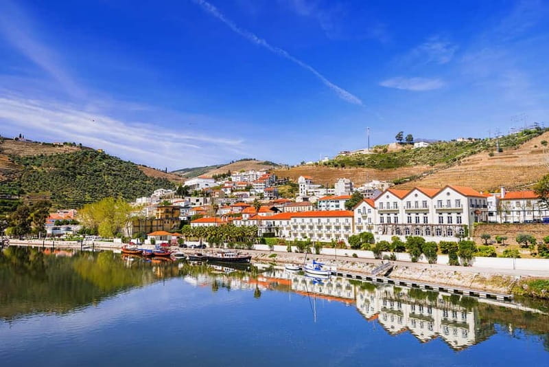 Pinhão: Rabelo Boat Cruise with a Port Tasting at a Winery - The smooth switch from boat to winery (with two short walks)