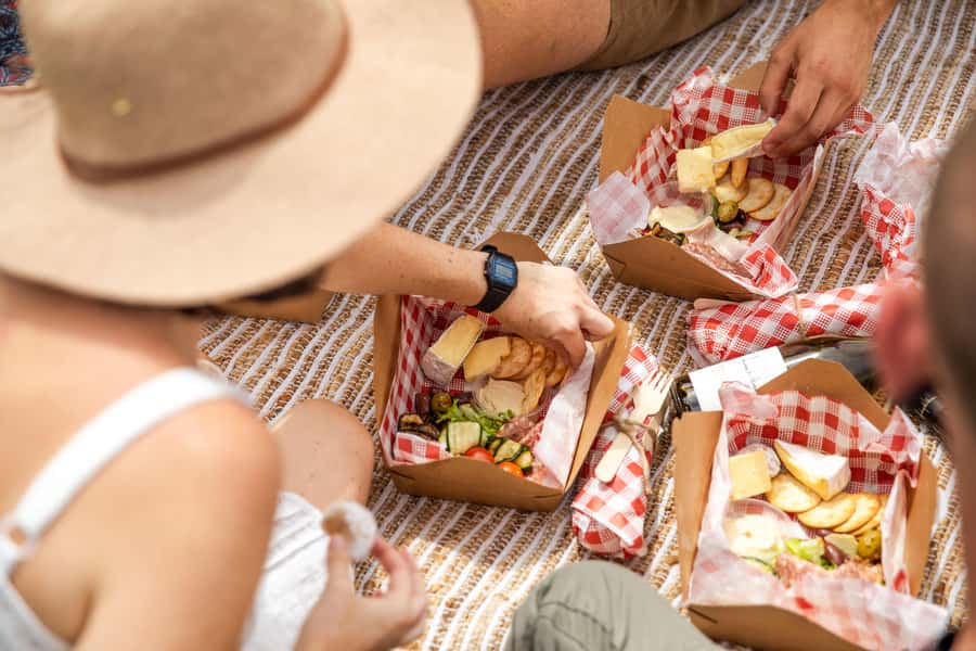Pokolbin: Picnic & Wine Tasting at Audrey Wilkinson Vineyard - Picnic hamper details: what you’ll find in the basket