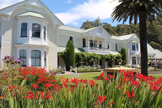 Premium 4 -Best Wineries Napier Hawke's Bay Tour, 5.5h - 6Hours - Stop-by-stop: what each winery experience can feel like