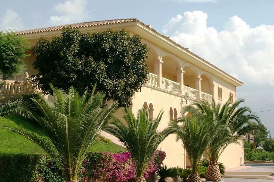 Premium Tour: Winery 7 Tastings + Guadalest Castle | Small group - Key things to know before you go