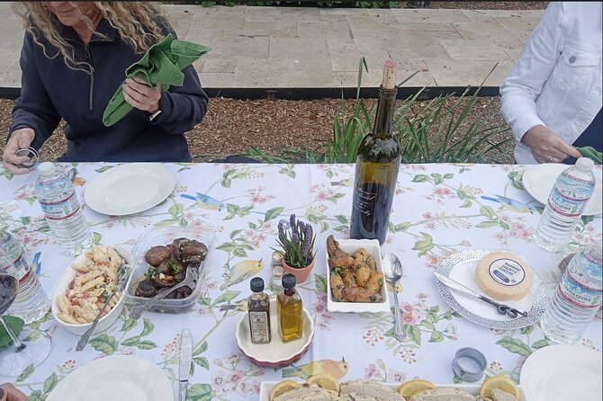 Private Chauffeured Winery Tour - The Gourmet Picnic Lunch: Included, and Actually Meaningful