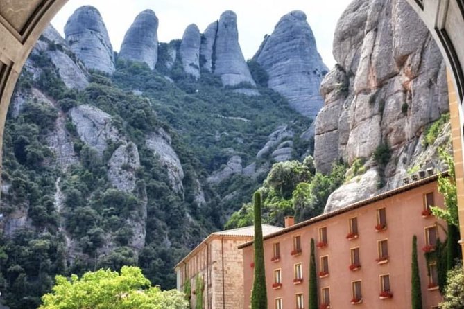 Private Montserrat Tour, Wine Taste & Local Lunch from Barcelona - Abadia de Montserrat and La Moreneta: Church, Chapels, and a Mountain Story
