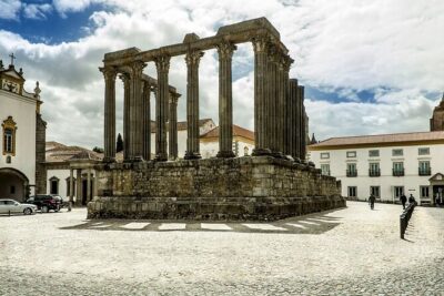 Private Tour to Evora with wine tasting at the Cartuxa Winery - Évora with a guide: how the town stops feel organized