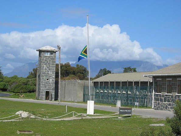 Private tour to Robben Island Kirstenbosch and Constantia Winery - A private Cape Town combo day: prisons, plants, and wine