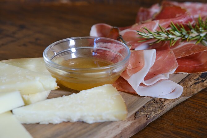 Private Tuscan Lunch with Wine & Evo oil tasting in the Vineyard - Where Podere la Marronaia Fits in San Gimignano