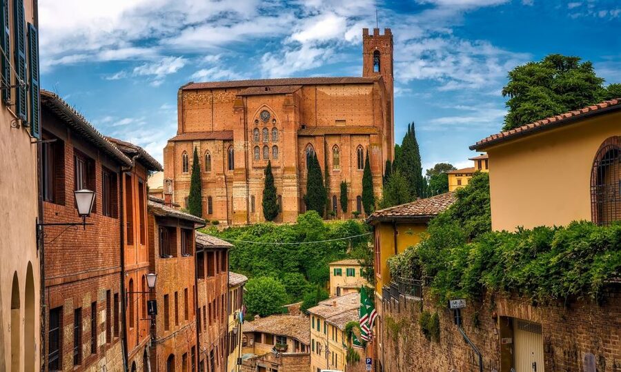 Rome: Private Tour to San Gimignano, Siena & Winery Visit - The winery stop and Chianti lesson: wine, oil, and local bites