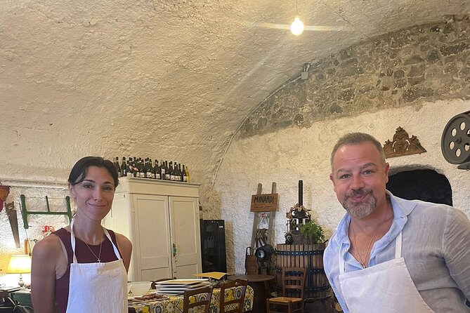 Rome: Wine Tour & Pizza Making Class in a Frascati's vineyard - 5 hours - Lunch with your own homemade pizza