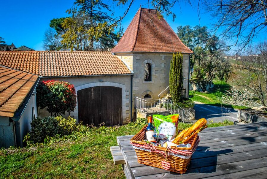 Saint-Emilion: Grand Cru Classé Guided Winery Visit & Picnic - The Wine Tasting: What You Learn from Three Glasses