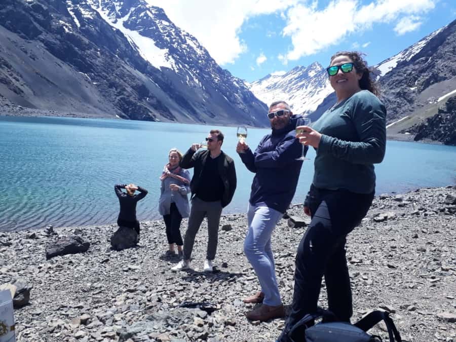 Santiago: Inca Lagoon and Vineyard Visit with Wine Tasting - Brunch on the route: simple, included, and timed for the day