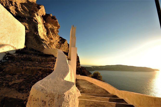 Santorini 3-Winery Tour with 12 Wine Tastings and Oia Sunset - What “12 tastings” means for your taste buds (and your comfort)
