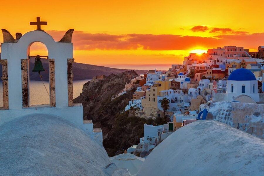 Santorini: Catamaran Cruise, Winery, & Oia Sunset Combo Tour - The Oia Sunset Plan at Sun Spirit Bar (With Photo Seating)