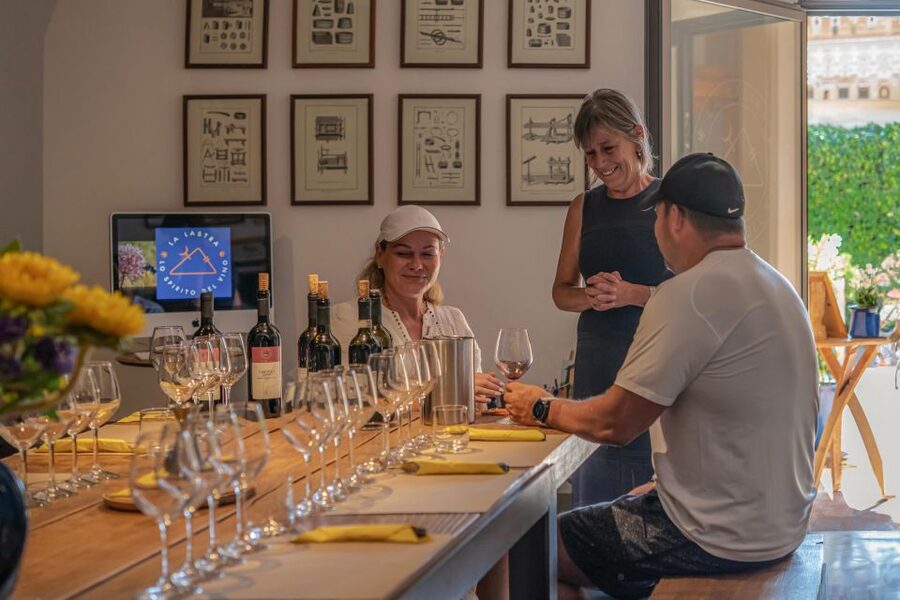 Siena: Organic Winery Tour and Wine Tasting - The 5-wine tasting: how to taste beyond the first sip