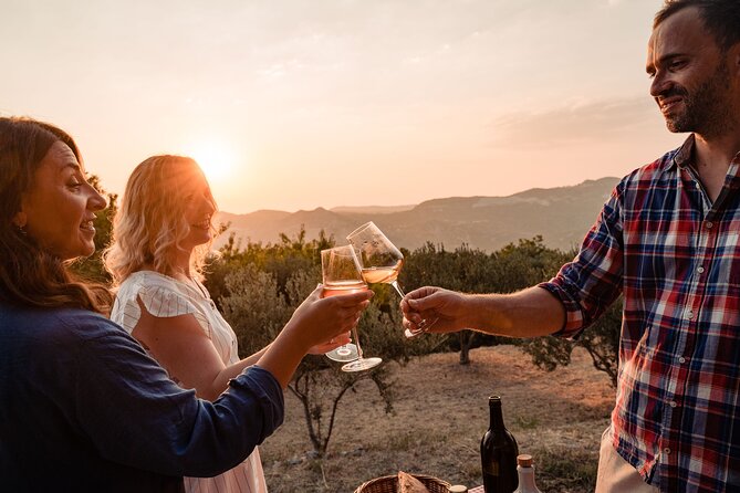 Sunset wine tasting in vineyard - Weather, timing, and small details that matter