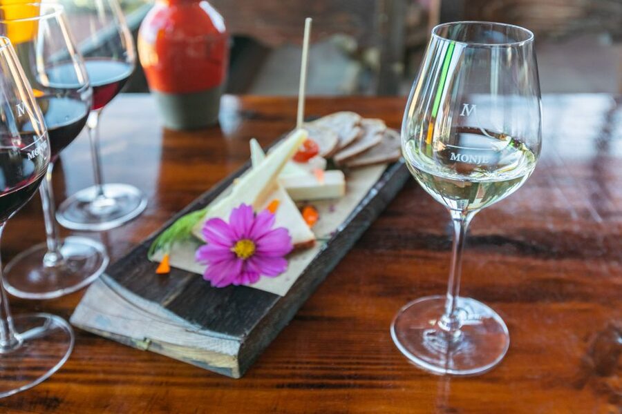 Tacoronte: Guided Winery Tour with Wine and Cheese Tastings - Should you book the wine and cheese tour at Bodegas Monje?