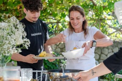 Tuscan Lunch & Winery Tour with Tasting in San Gimignano - The Winery Setting: Working Vines, Family Welcome, and a Small Group Feel