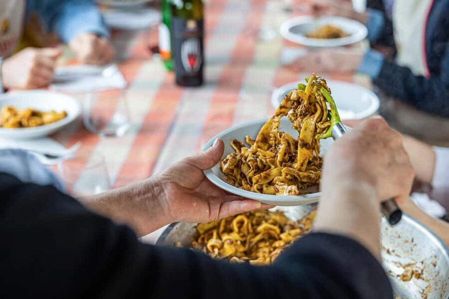 Tuscan Lunch & Winery Tour with Tasting in San Gimignano - The Five-Wine Tasting: Vernaccia, Chianti, and Super Tuscan Styles