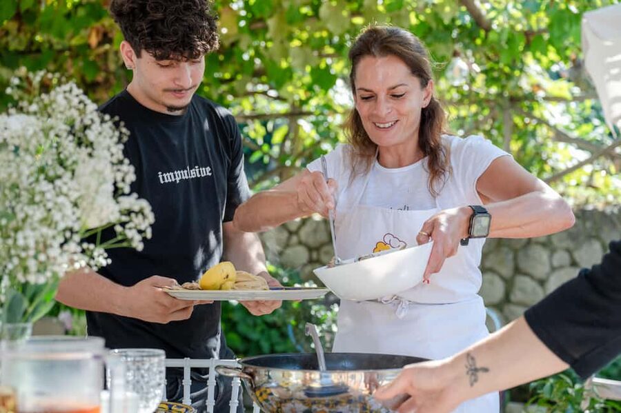Tuscan Lunch & Winery Tour with Tasting in San Gimignano - The Winery Setting: Working Vines, Family Welcome, and a Small Group Feel