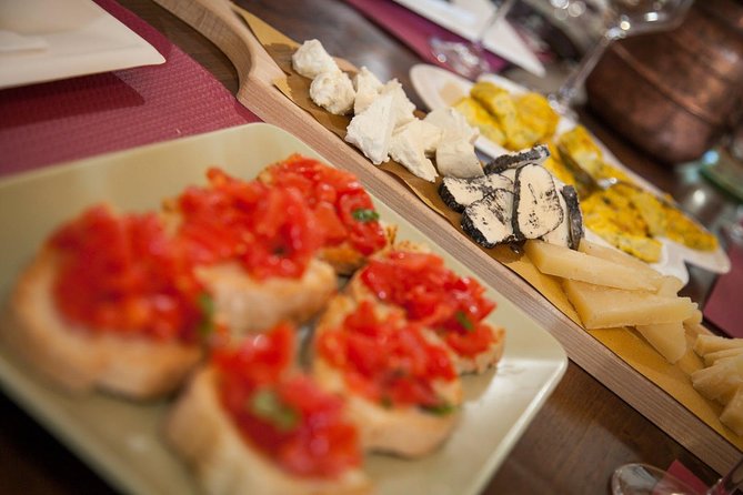 Umbria Wine Lovers: Montefalco & Bevagna with Winery Lunch - Winery lunch in Umbrian style: organic farm flavors, not tourist food
