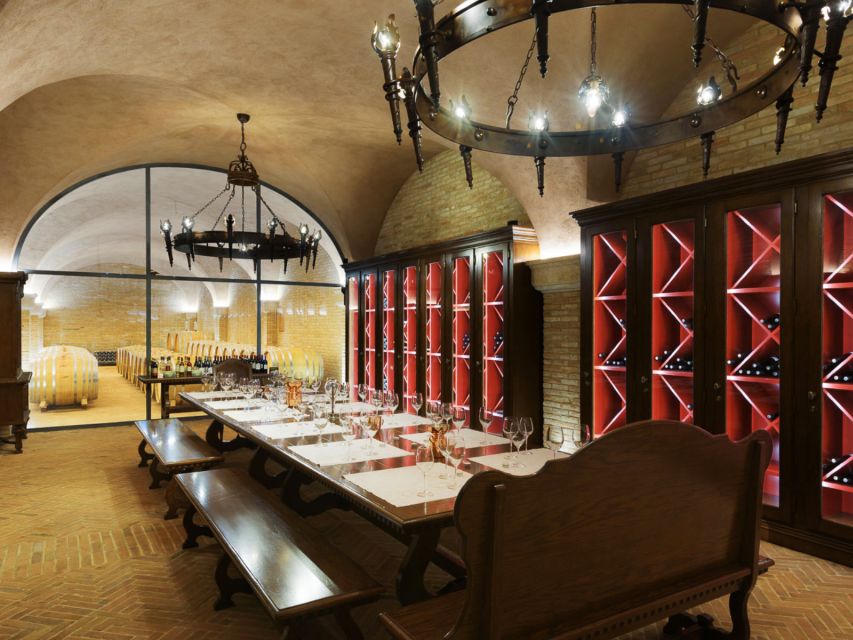 Val D'Orcia: Boutique Winery Tour and Wine Tasting - Organic and natural wine talk—without the jargon